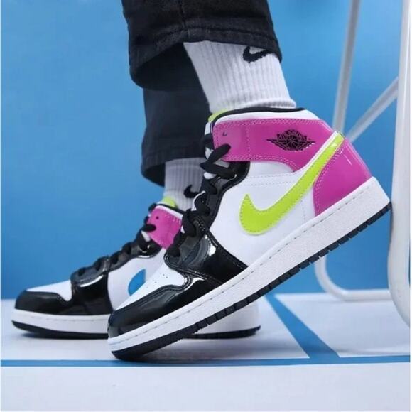Nike Air Jordan 1 Mid Top SE Cyber Active Fuchsia 2020 5.5Y / womens 7 Athletic - Picture 5 of 14
